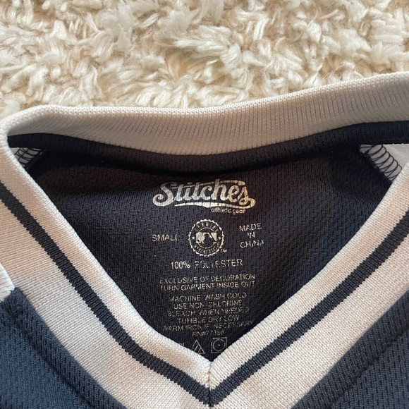 Youth Yankees Jersey - Picture 6 of 6